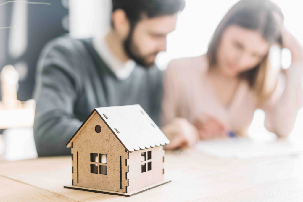 Desde ASUFIN apostamos por la educación financiera, por ello te enseñamos 5 consejos para firmar tu primera hipoteca de forma segura.