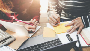 Desde ASUFIN, promovemos la educación financiera, por lo que hemos organizado seminarios online gratuitos para informar a los usuarios.