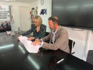firma-convenio-API-agentes-inmobilarios
