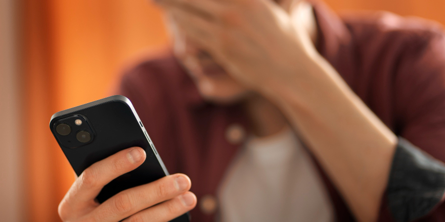 La nueva estafa por SMS que vacía tu cuenta en minutos