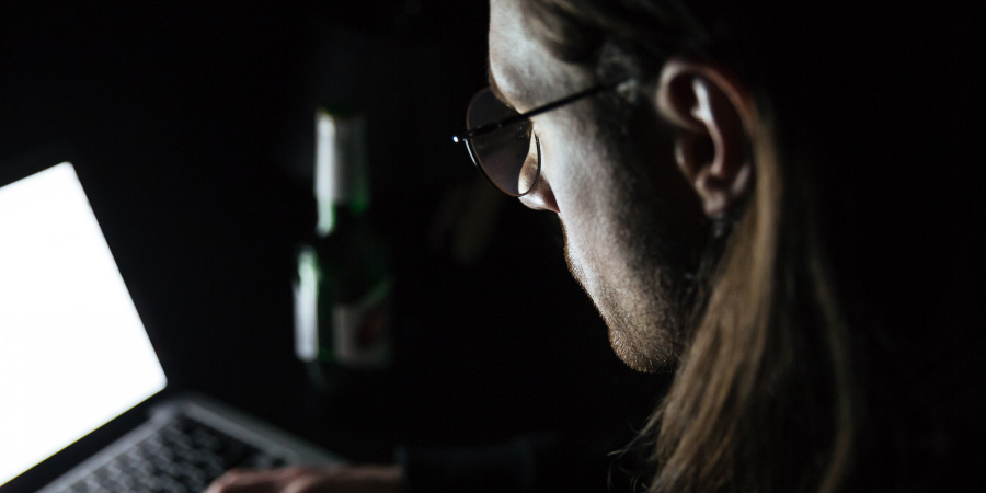 Alerta digital en España: suplantan a una figura pública para estafar en redes