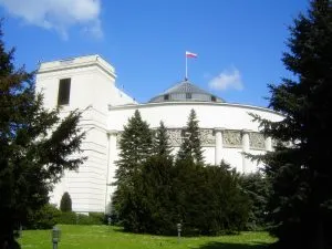 Parlamento Varsovia. Hipotecas en Divisas.