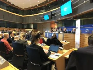 Patricia Suárez, en Bruselas: "Aún luchamos contra los productos tóxicos de la banca en favor de muchos afectados"