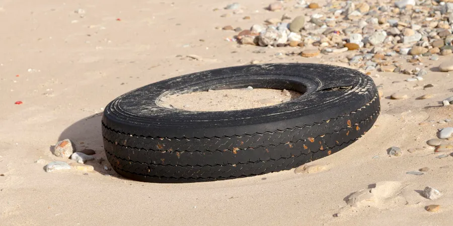 contaminacion playas neumatico 1