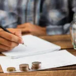 El precio de los préstamos baja, pero no lo suficiente: sigue en máximos de los últimos años