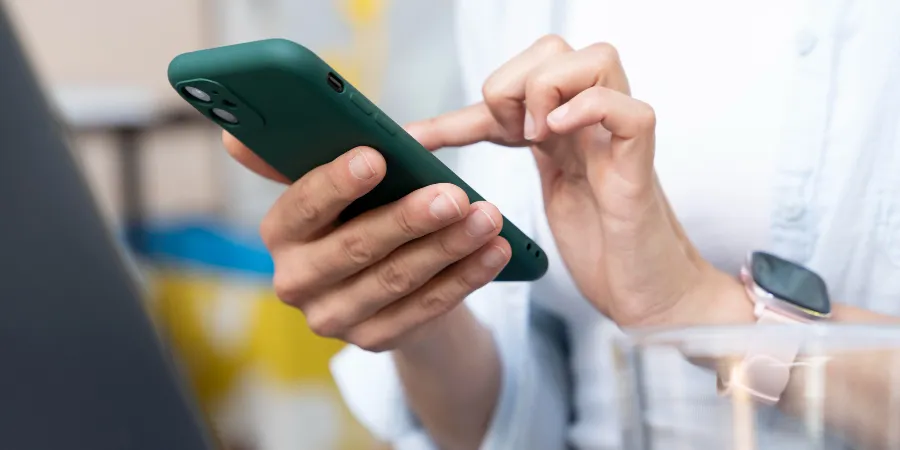 Cuidado con los mensajes sospechosos: la estafa que llegó por WhatsApp