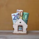 Cuánto dinero en efectivo conviene guardar en casa